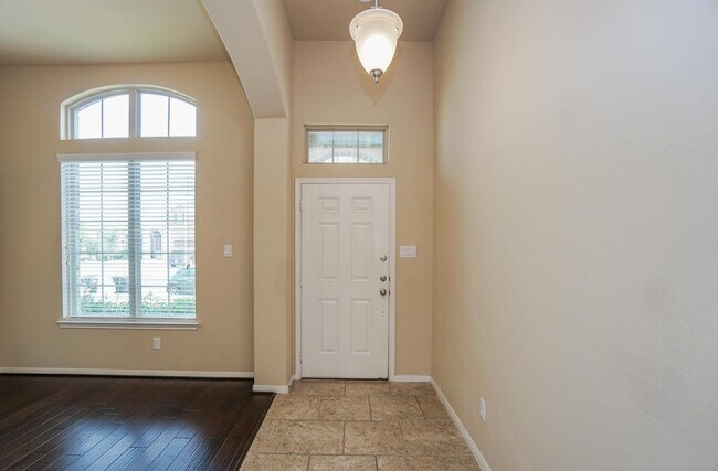 Building Photo - 18327 High Summit Ln