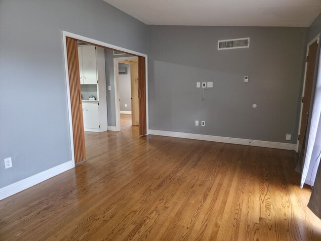 Building Photo - Two Bedroom home located in Central San Antonio