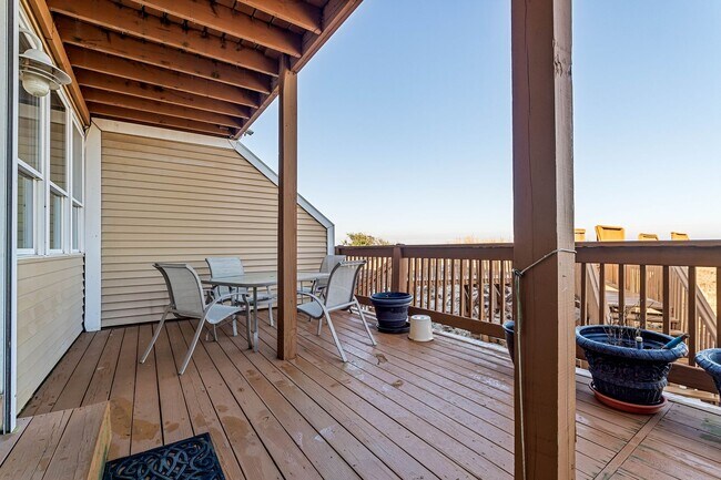 Building Photo - 2204 E Ocean View Ave