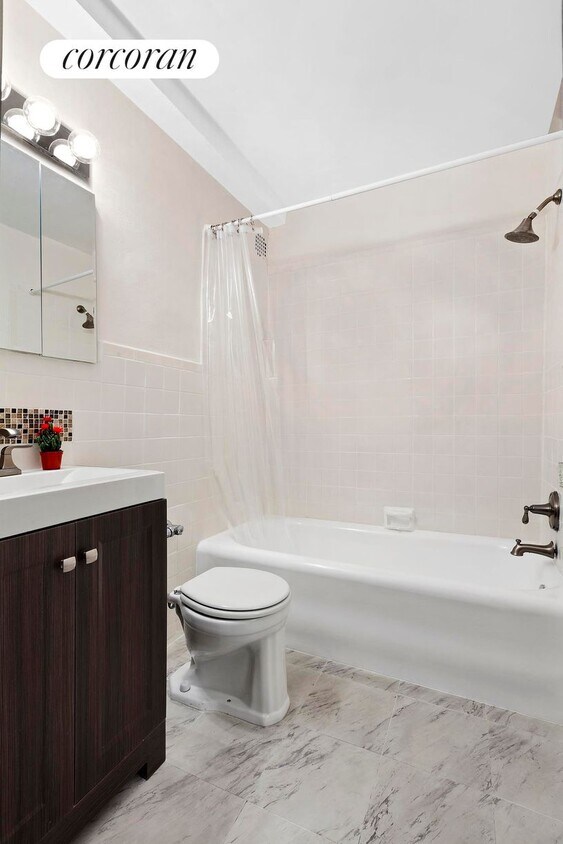 Foto del edificio - 243 W End Ave