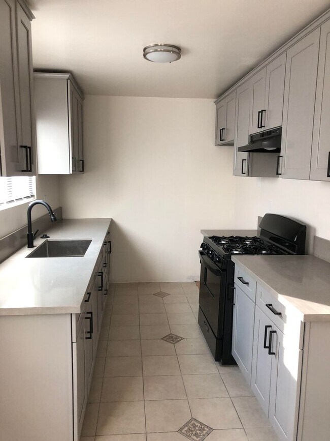 Building Photo - Newly remodeled 1 bedroom