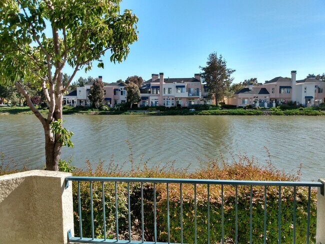 Building Photo - 600 Baltic Cir