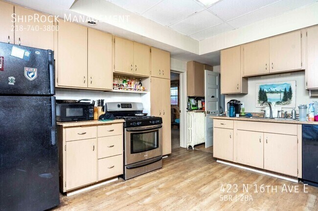 Foto del edificio - 423 N 16th Ave E