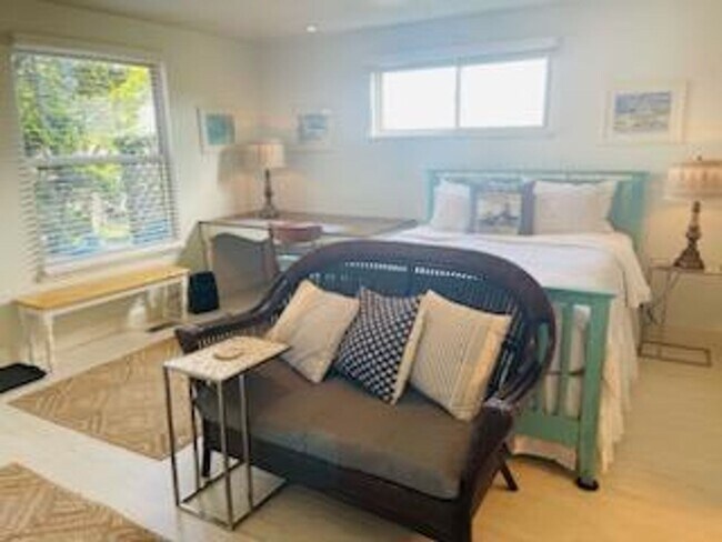 Foto del edificio - Fully Furnished Studio with Ocean Views!
