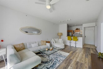 Building Photo - 700 E Boynton Beach Blvd