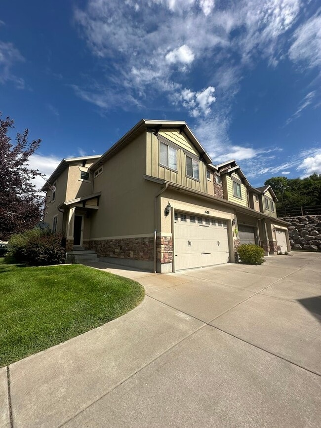 Building Photo - 1608 Hollyhock Cir