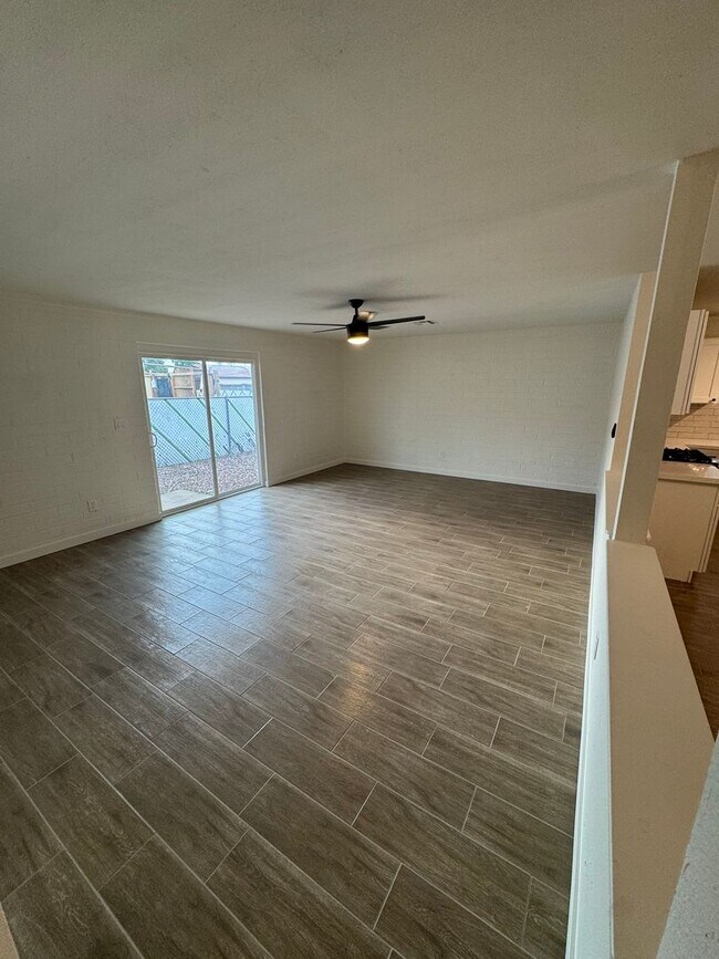 Foto del edificio - Fully upgraded home with garage!