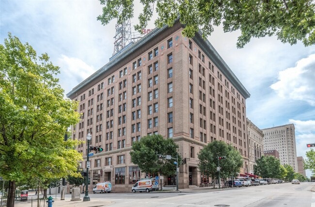 Building Photo - 915 Franklin St