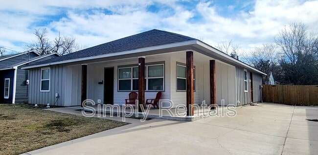 Building Photo - 1709 Sycamore St