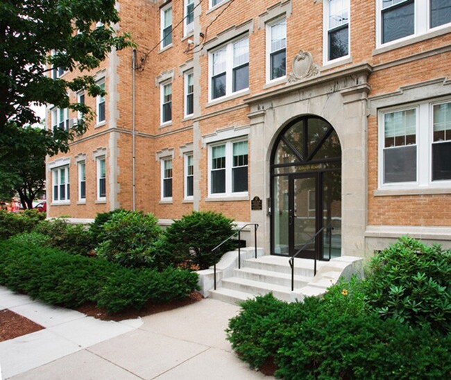 Foto del edificio - Large 3 bedroom unit near the B, C and D l...