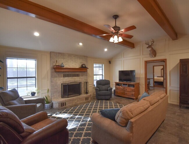 Foto del edificio - Almost Ready! 4 Bedroom 2 Bath Home in Whi...