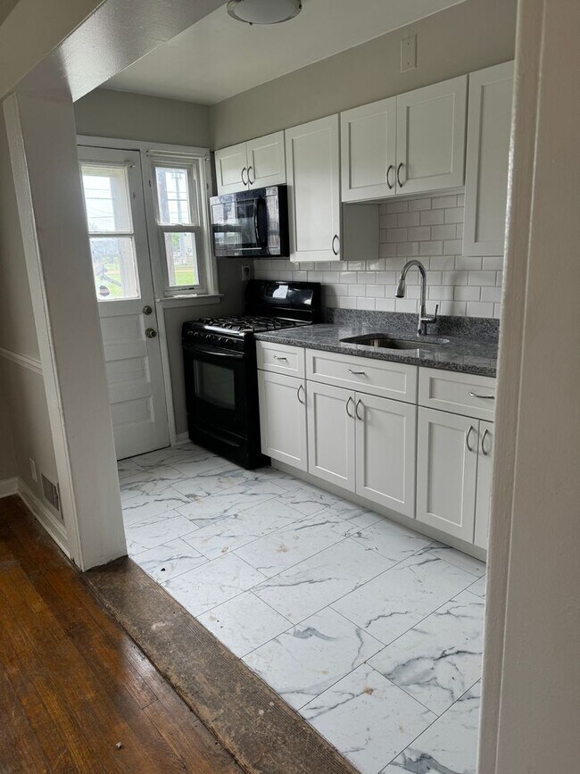 Foto del edificio - Introducing a charming 3-bedroom, 1-bathro...