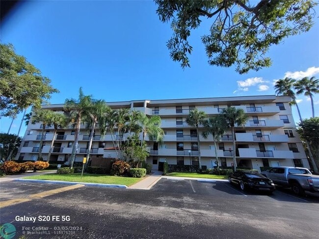 Building Photo - 2767 Carambola Cir N