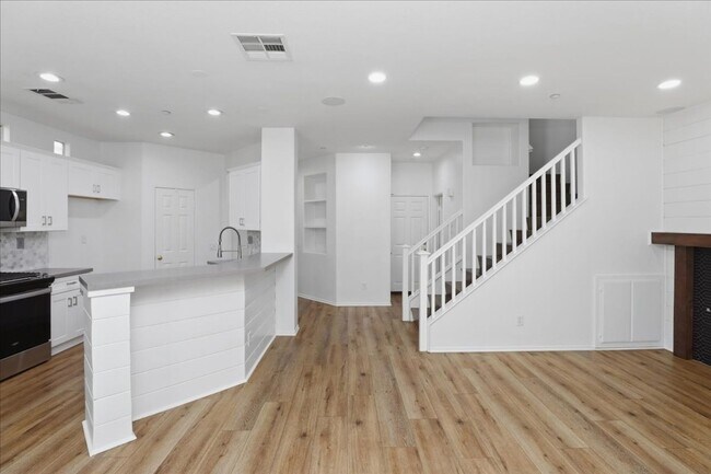 Foto del edificio - Prime Riverside Location Near La Sierra University + Community Amenities
