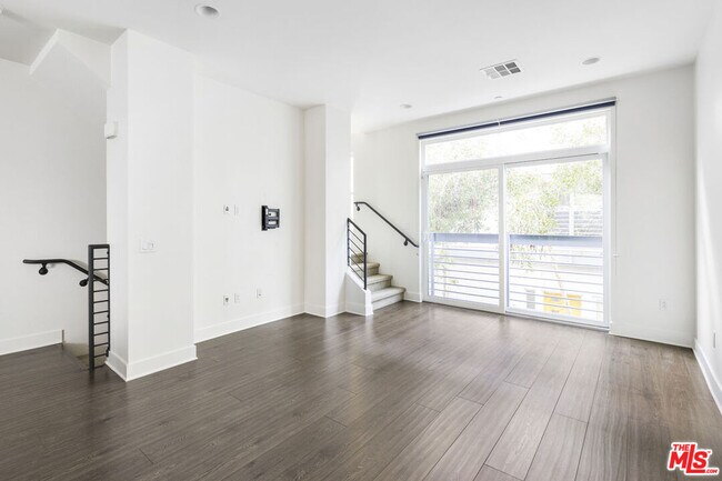 Foto del edificio - 2753 Waverly Dr