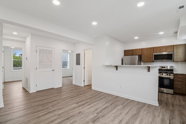 Building Photo - 303 Seaton Pl NE