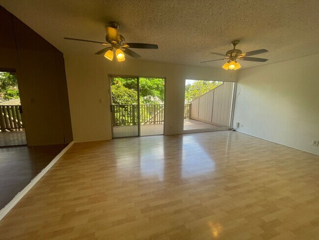 Foto del edificio - 4 Bed 2 Bath in Makakilo with Large Backyard!