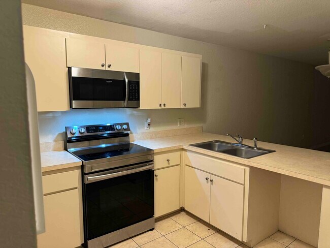 Building Photo - 1029 Fox Lake Dr