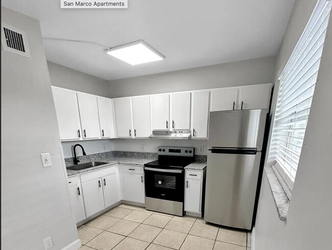 Foto del edificio - 311 NW 42nd Ct