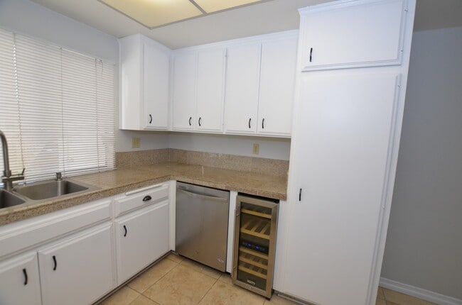 Building Photo - 2Bd/2Ba Coronado Cays on the channel, Boat...