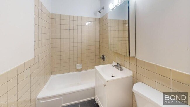 Building Photo - 0 bedroom in Manhattan NY 10028