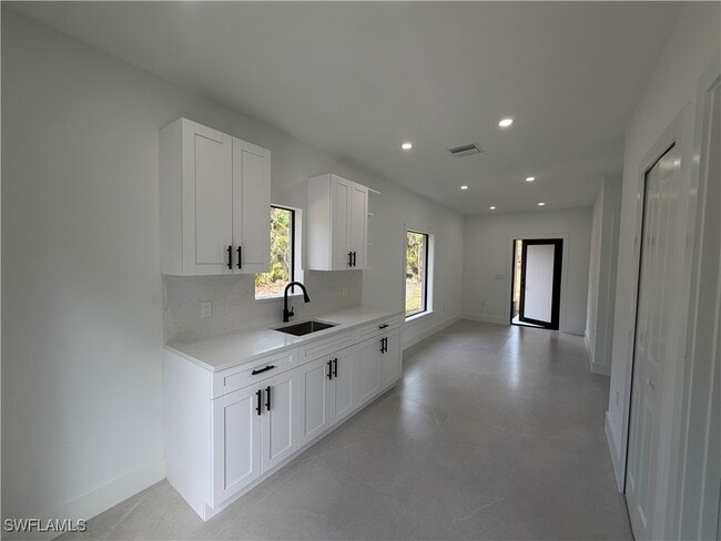 Foto del edificio - 4141 Everglades Blvd S