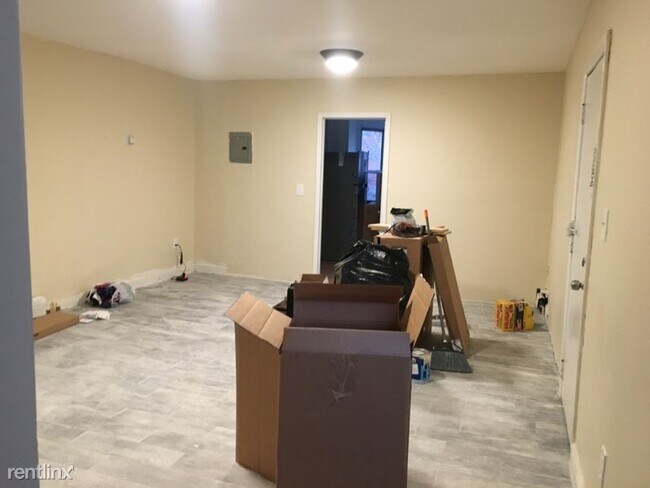 Building Photo - 2 br, 1 bath Apartment - 28 Wakeman 2 Unit 2