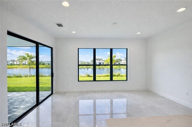 Foto del edificio - 12770 Woodbury Dr
