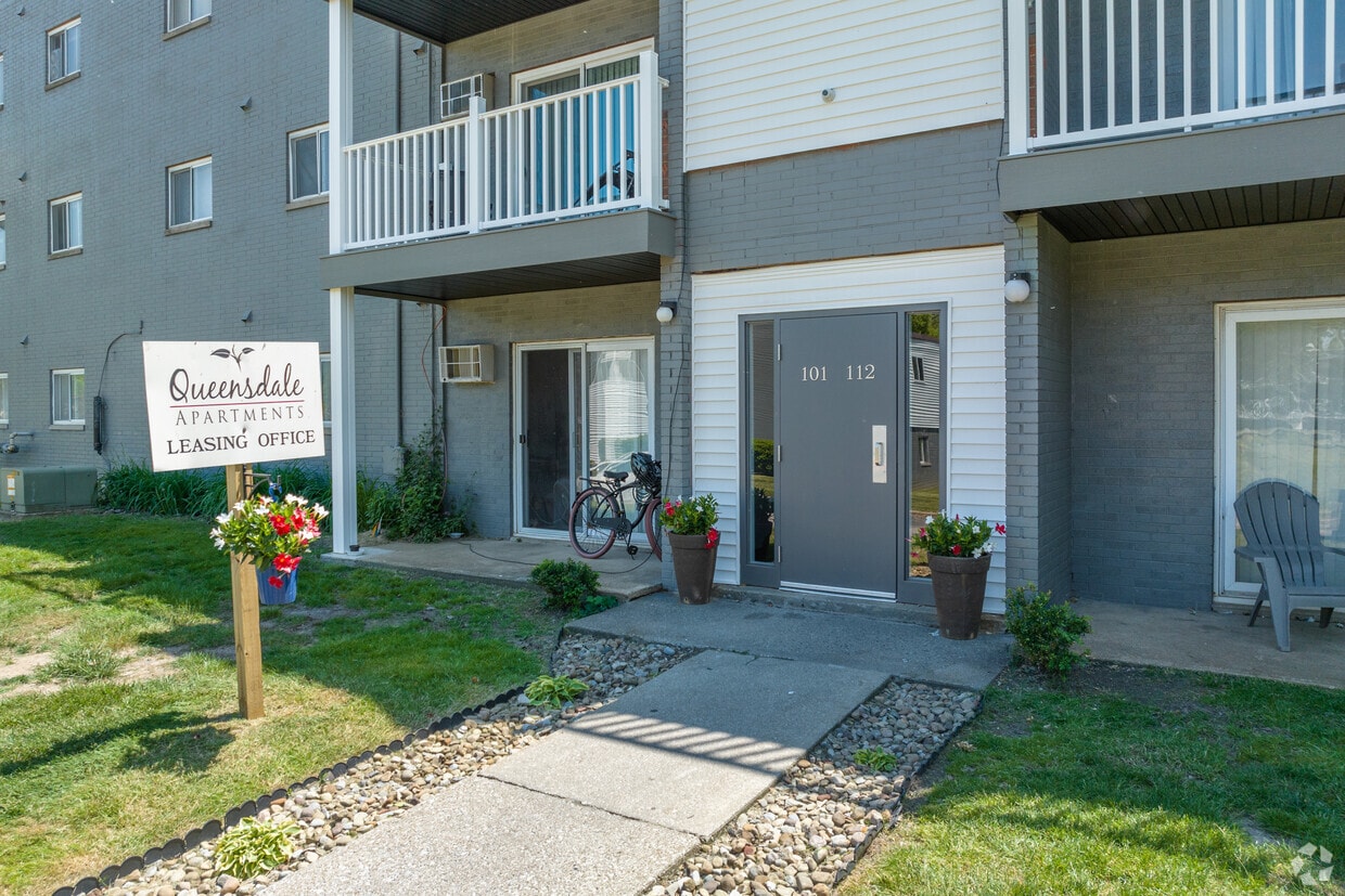 Queensdale Apartments 7191 Mentor Ave Mentor, OH Apartments for