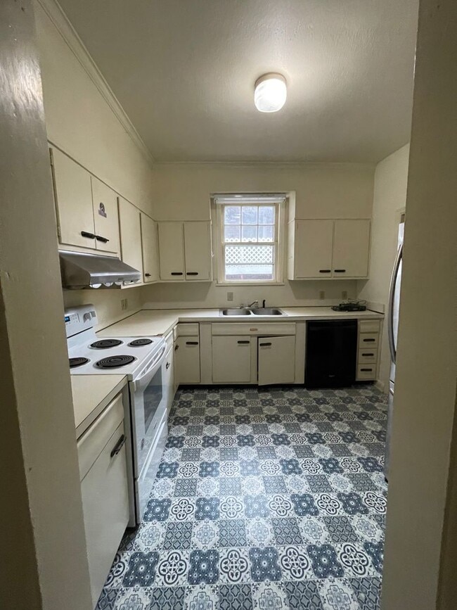 Building Photo - 3bd/1.5 bath located in University Hill- ***COMING IN JUNE***