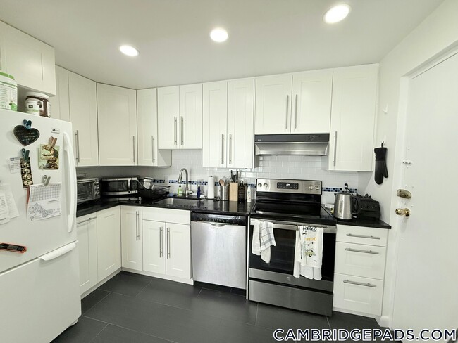 Building Photo - 135 Inman St