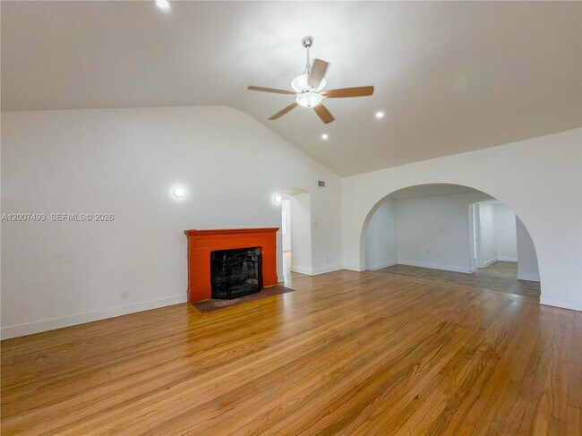 Foto del edificio - 410 Pinecrest Dr