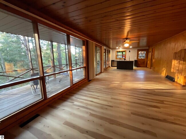Foto del edificio - 6051 N Manistee River Rd