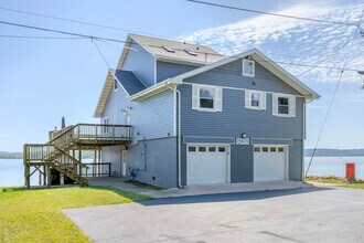 Building Photo - 15414 N River Beach Dr