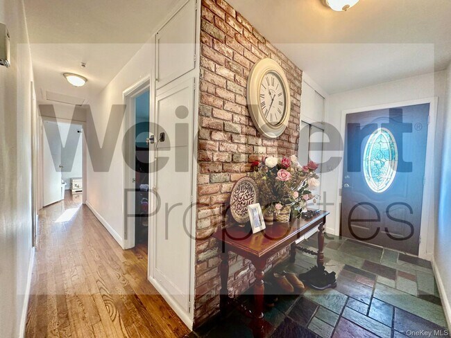 Foto del edificio - 211 W 22nd St