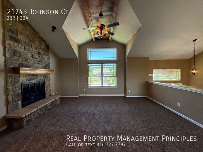 Foto del edificio - 21743 Johnson Ct