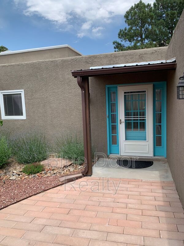 Building Photo - 3020 Casa Del Norte Dr NE