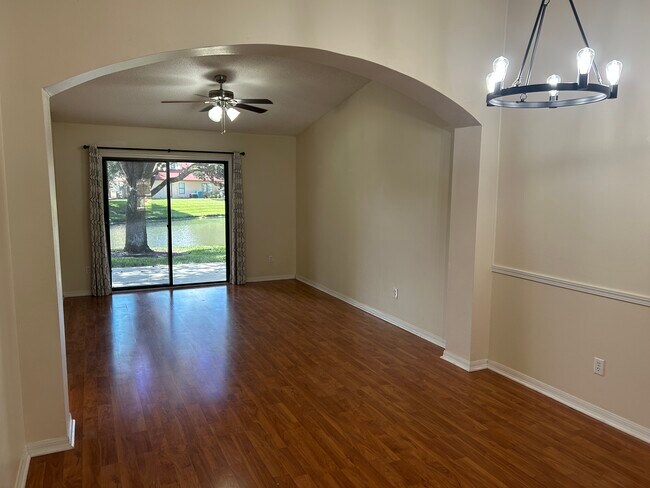 Sala de estar - 743 Ginger Mill Dr