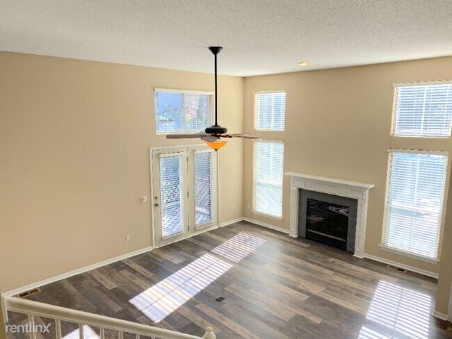 Building Photo - 3 br, 3 bath Townhome - 15623 W. 90th. St.