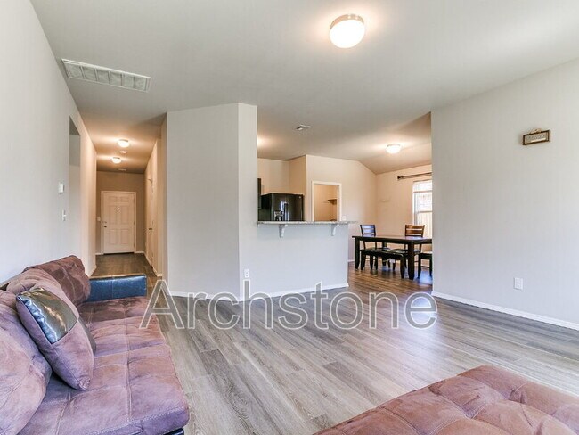 Foto del edificio - 1308 Dustin Dr