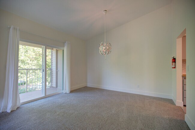 Foto del edificio - Large 2bd, 2ba Condo Available w/ Private ...