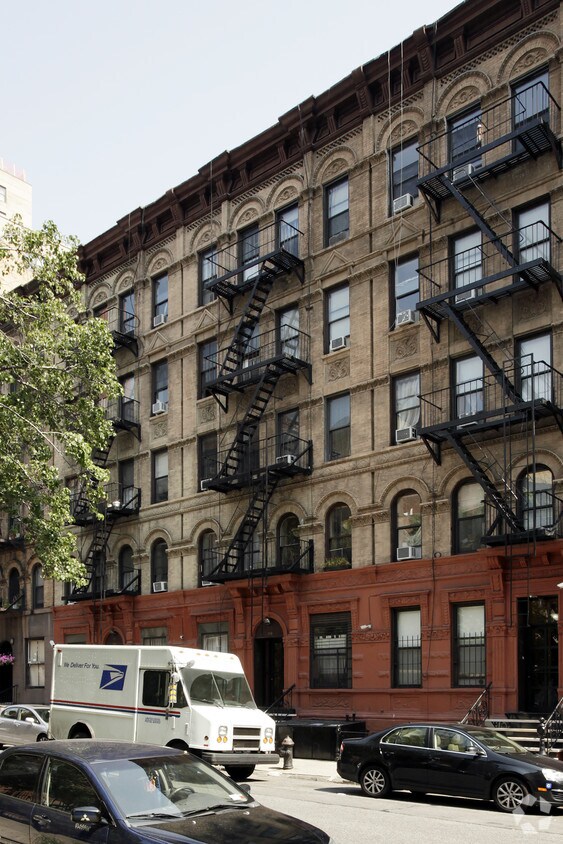 Building Photo - 221-223 E 28th St