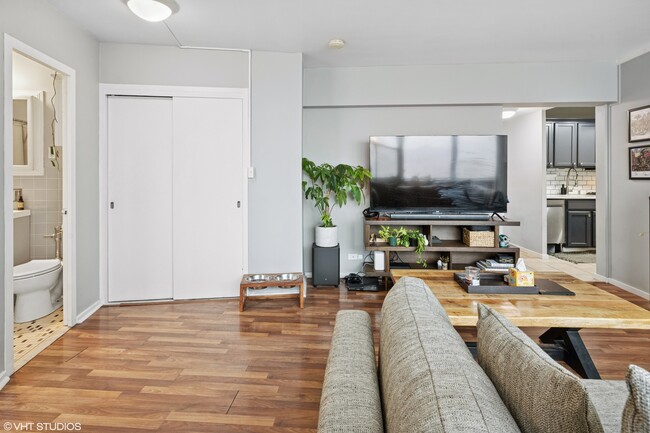 Foto del edificio - 1150 N Lake Shore Dr