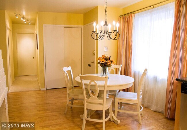 Dining area - 7131 Jayhawk Street