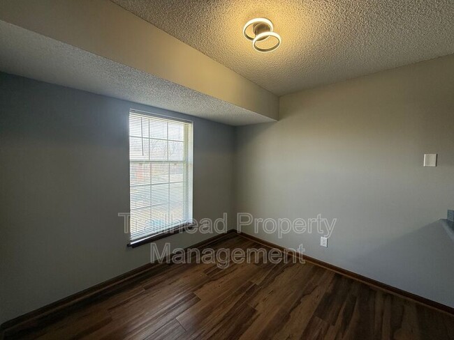 Building Photo - 3413 NW Duncan Rd