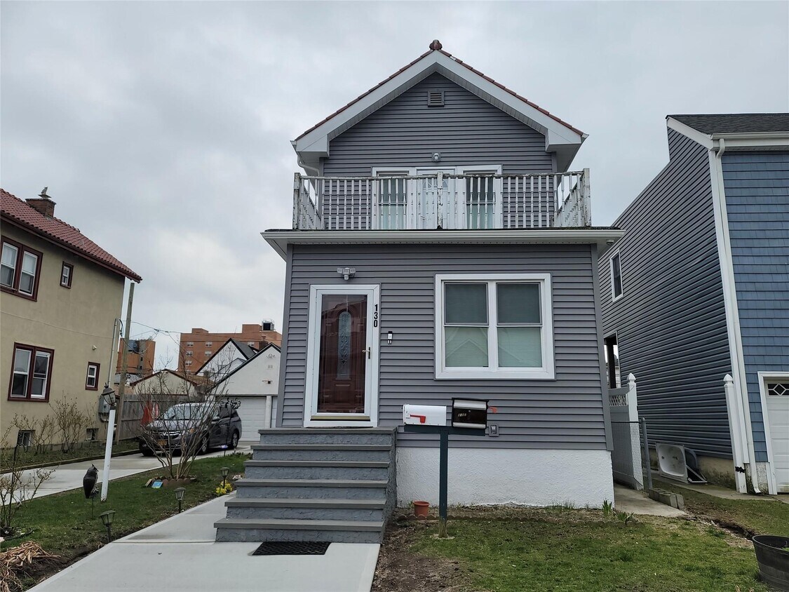 Primary Photo - 130 W Fulton St