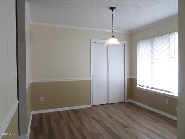 Building Photo - 3727 Greentree Pl