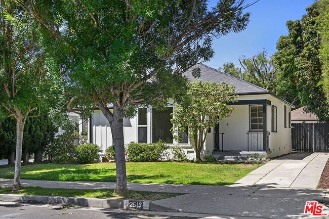 Building Photo - 2519 S Bentley Ave