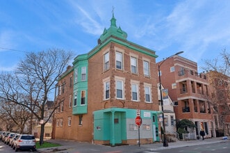 Building Photo - 4057 N Damen Ave