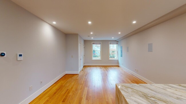 Building Photo - 643 Lamont St NW